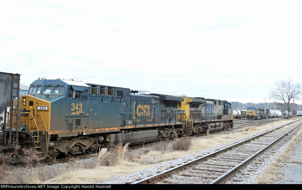 CSX 343 and 4 other big GE's in the yard (one out of view)